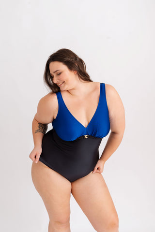 Jednodílné plavky s ozdobnou sponou, modro-černé