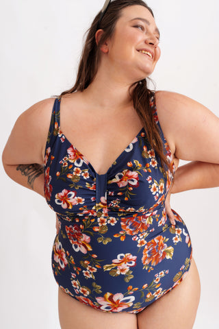 Jednodílné plavky opticky zužující bez kostic, s květinovým vzorem