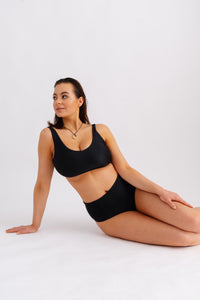 Horní díl plavek jednoduchého střihu bez vyztužení, s výstřihem do V, černý