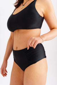 Spodní díl plavek s vysokým pasem a řasením na bocích, černý