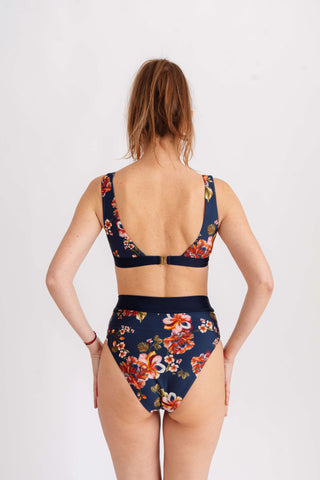 Spodní díl plavek tvarující s vysokým pasem a páskem, s květinovým vzorem