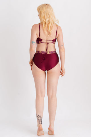 Horní díl plavek s vázáním na zádech, v bordó barvě s hadím páskem