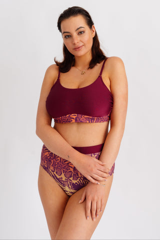 Horní díl plavek s vázáním na zádech, v bordó barvě s hadím páskem