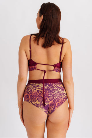 Horní díl plavek s vázáním na zádech, v bordó barvě s hadím páskem
