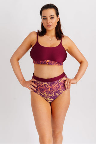 Horní díl plavek s vázáním na zádech, v bordó barvě s hadím páskem