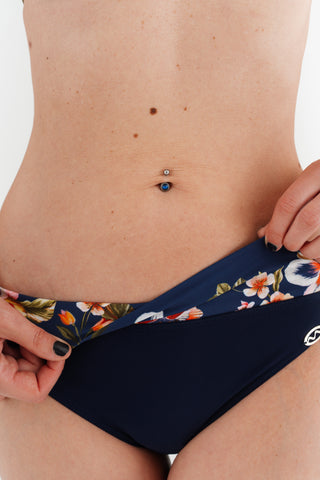 Spodní díl plavek s variabilním pasem, s květinovým vzorem