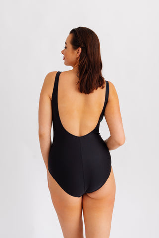 Jednodílné plavky s efektním překřížením, zeleno-černé