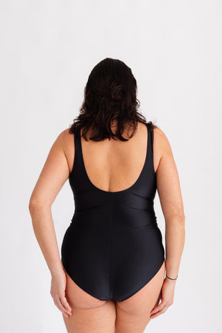 Jednodílné plavky s efektním překřížením, modro-černé