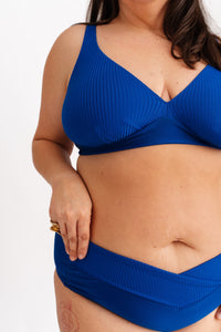 Horní díl plavek mírně vyztužený se žebrováním, modrý