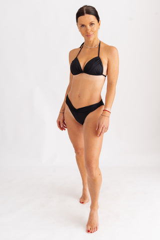 Spodní díl plavek bikiny s řaseným páskem